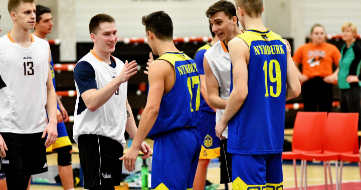Basketbalový pohár MŠMT putuje na gymnázia v Nymburce a Havířově
